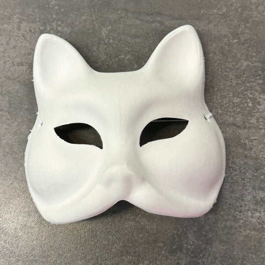 Maske „Katze“ zum Abschluss des Bemalens